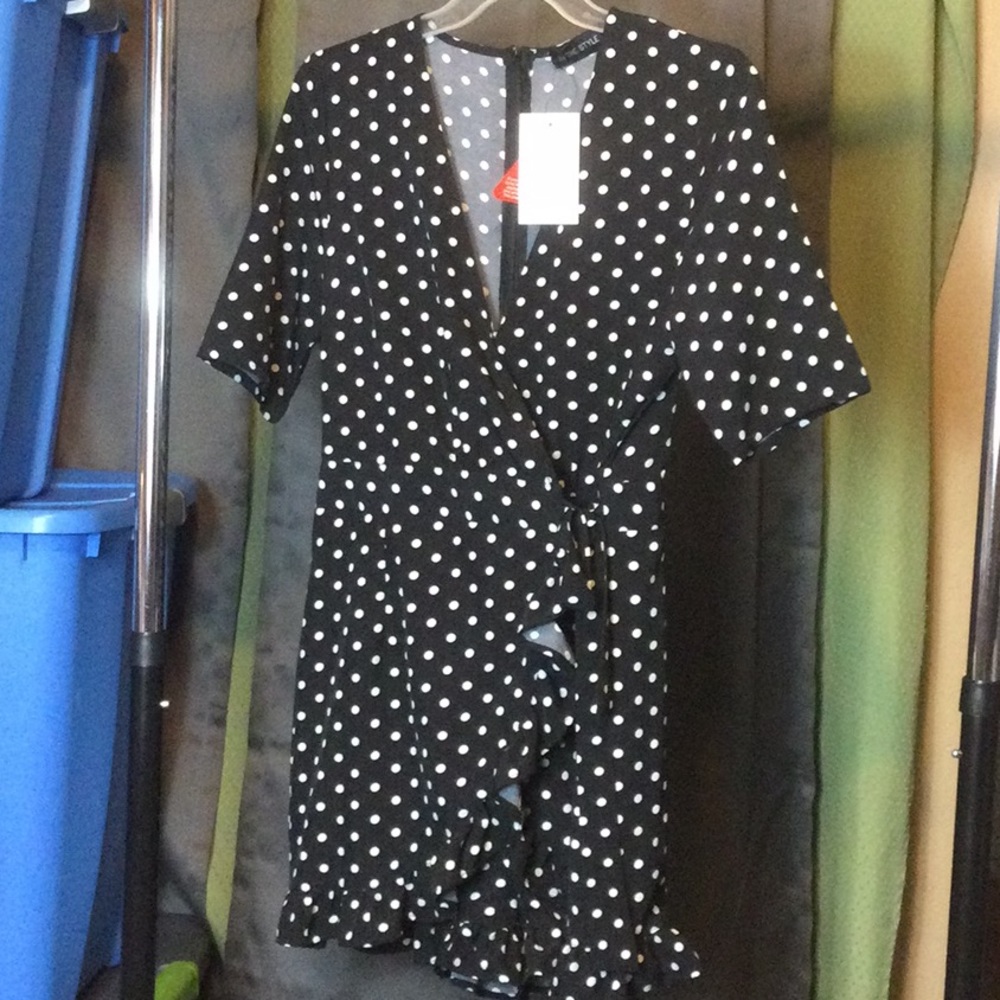 In the style bulk/ white polka dot romper Sz 16